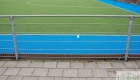dubelstaafmathekwerk met een extra bovenbuis om een sportveld